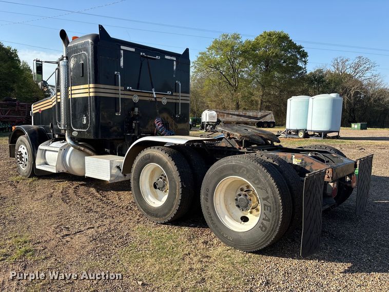 image for item ES8714 2002 Peterbilt 378 semi truck