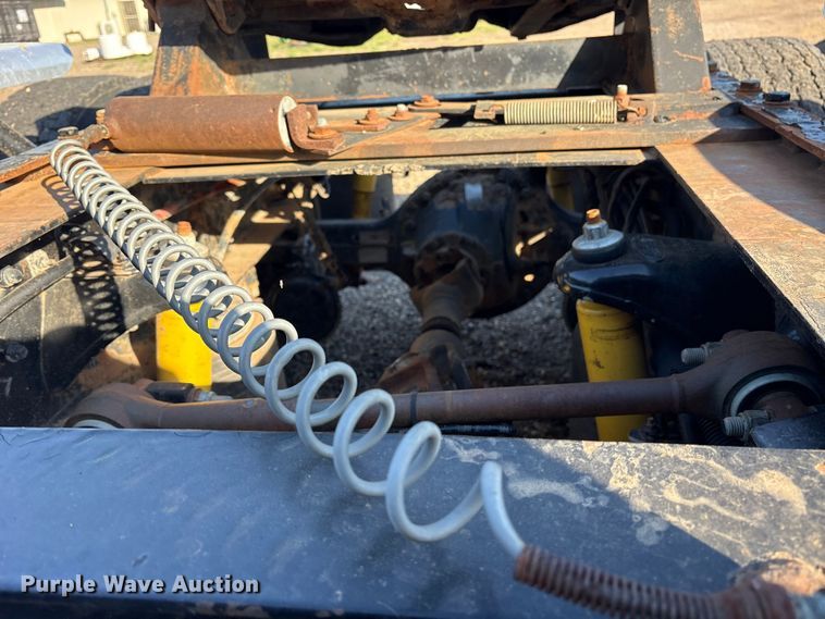 image for item ES8714 2002 Peterbilt 378 semi truck