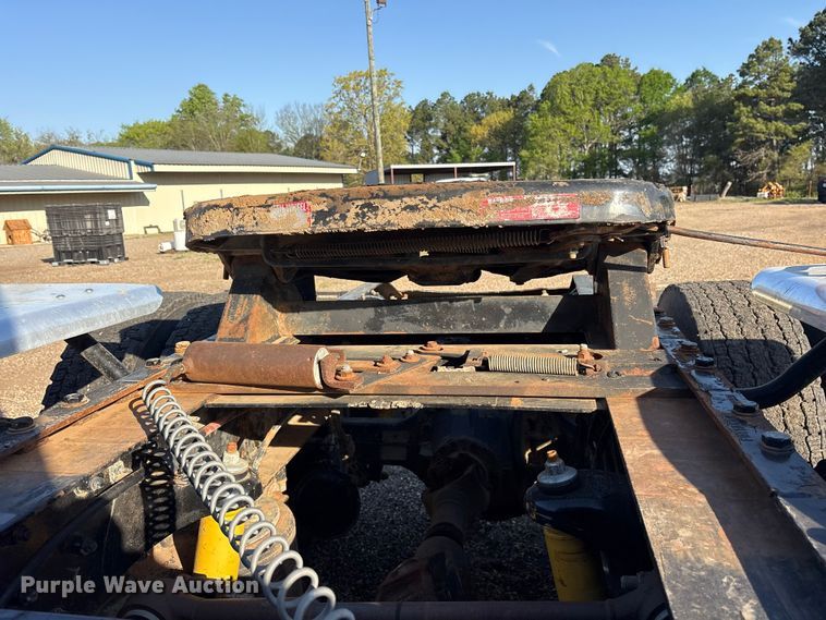 image for item ES8714 2002 Peterbilt 378 semi truck