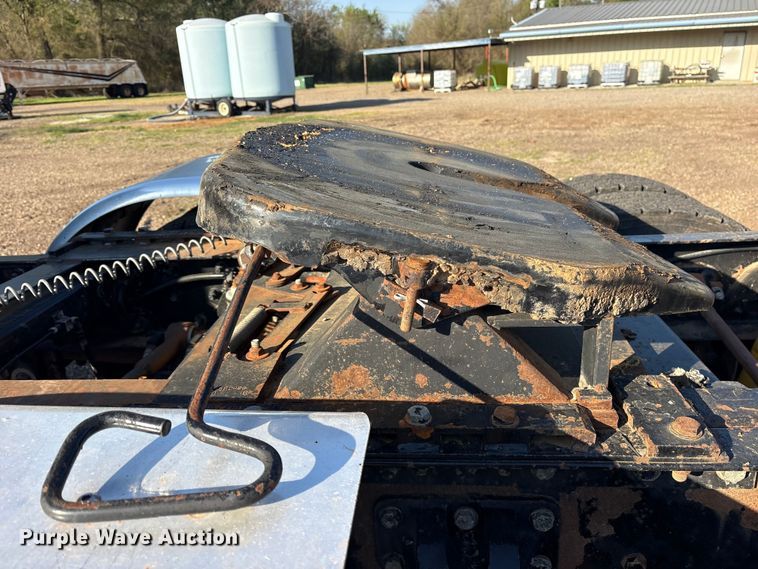 image for item ES8714 2002 Peterbilt 378 semi truck