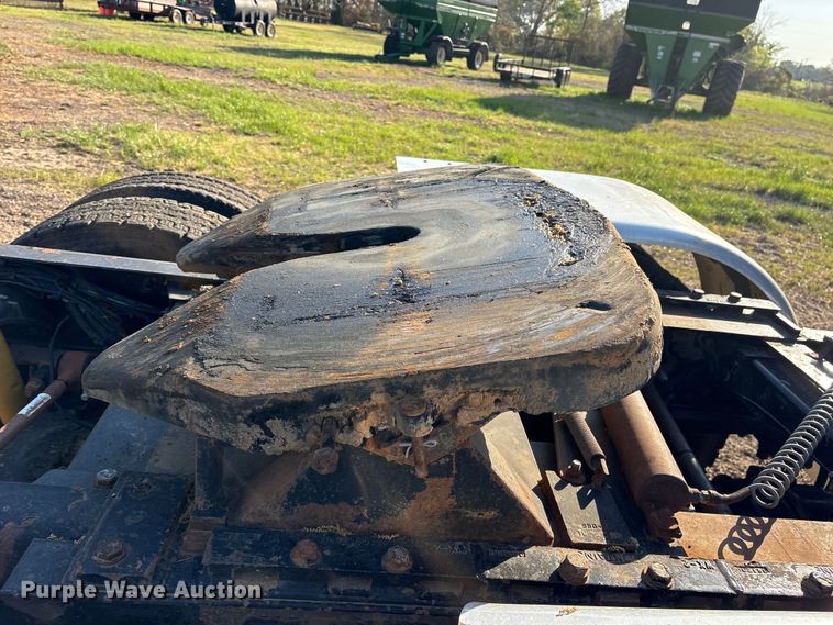 image for item ES8714 2002 Peterbilt 378 semi truck