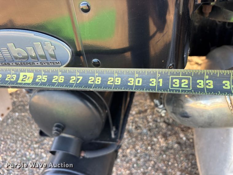 image for item ES8714 2002 Peterbilt 378 semi truck