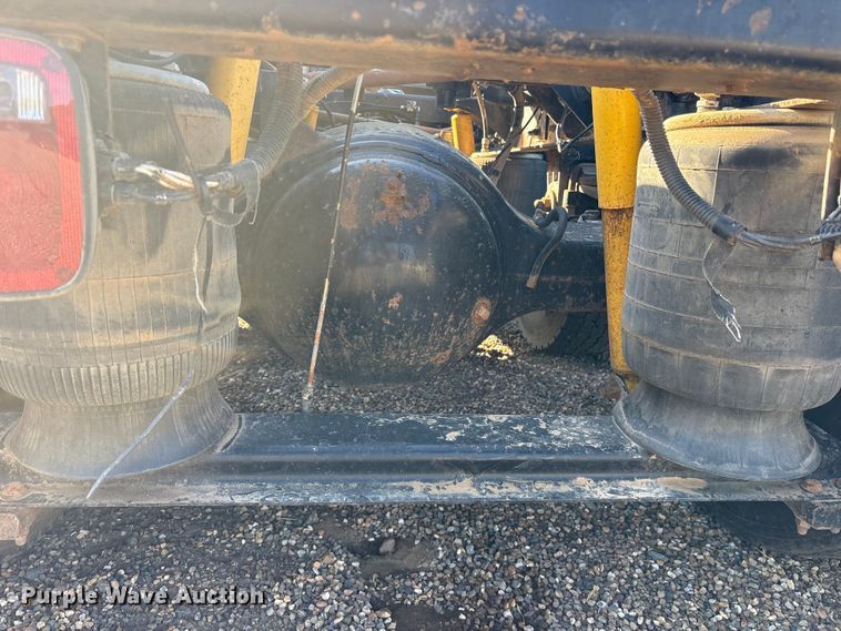 image for item ES8714 2002 Peterbilt 378 semi truck