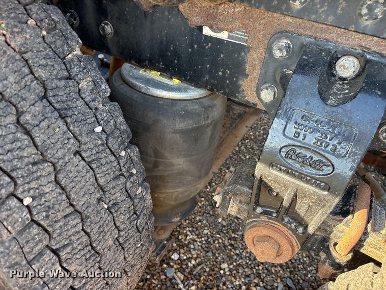 image for item ES8714 2002 Peterbilt 378 semi truck