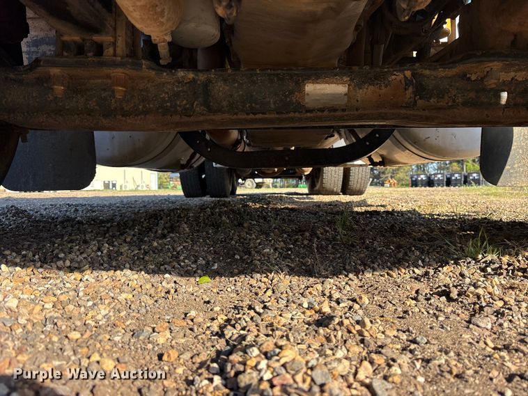 image for item ES8714 2002 Peterbilt 378 semi truck