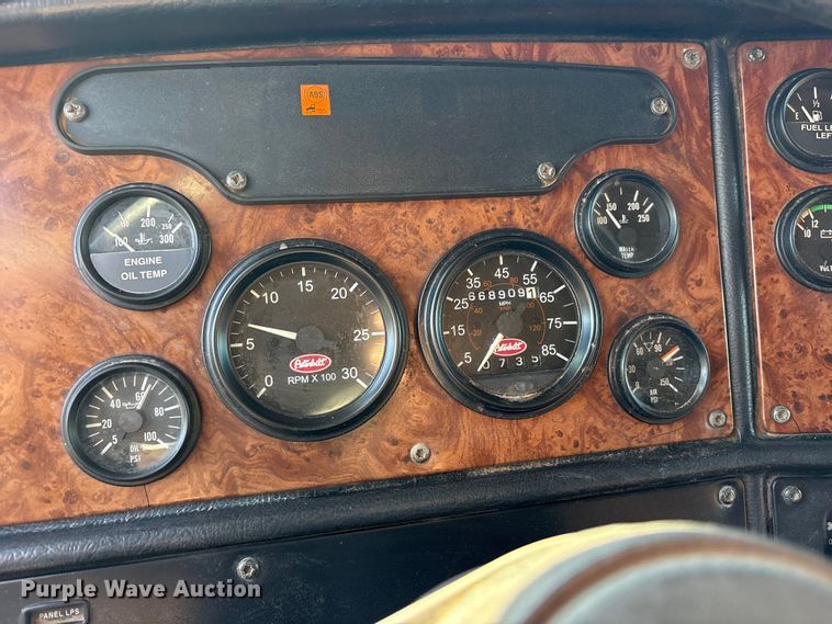 image for item ES8714 2002 Peterbilt 378 semi truck