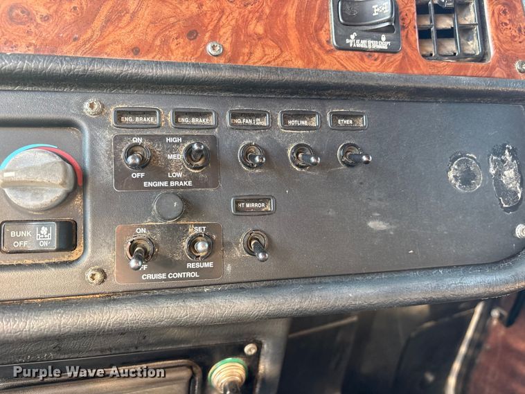 image for item ES8714 2002 Peterbilt 378 semi truck