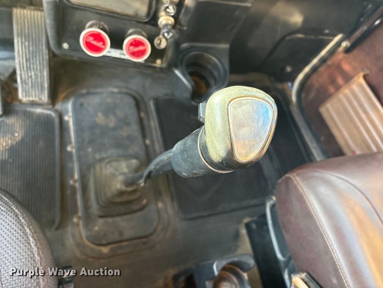 image for item ES8714 2002 Peterbilt 378 semi truck