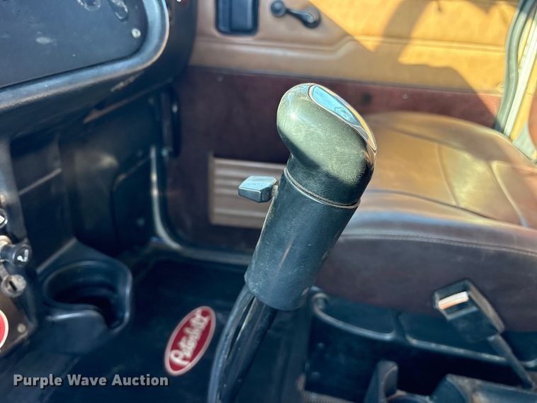 image for item ES8714 2002 Peterbilt 378 semi truck