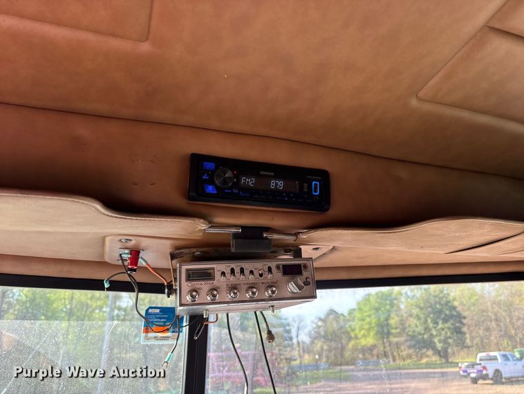 image for item ES8714 2002 Peterbilt 378 semi truck