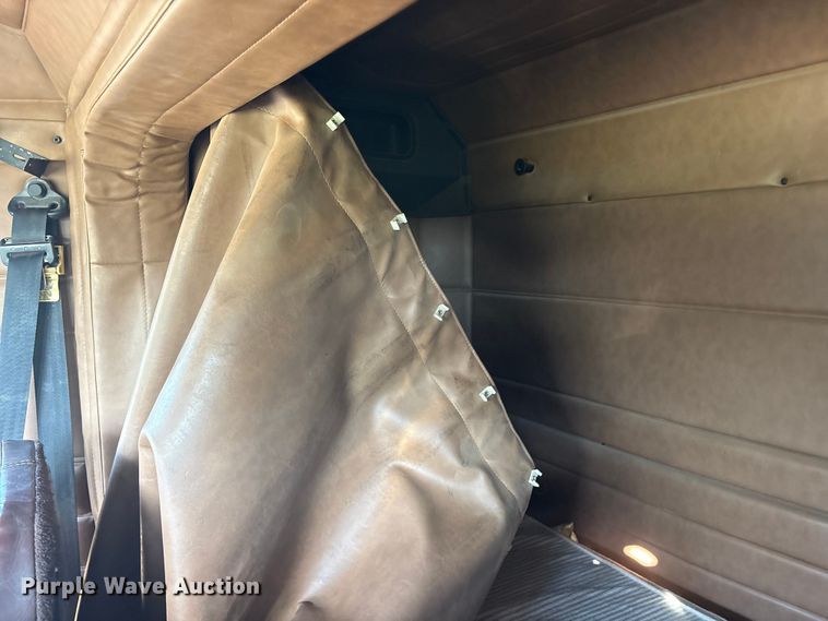 image for item ES8714 2002 Peterbilt 378 semi truck