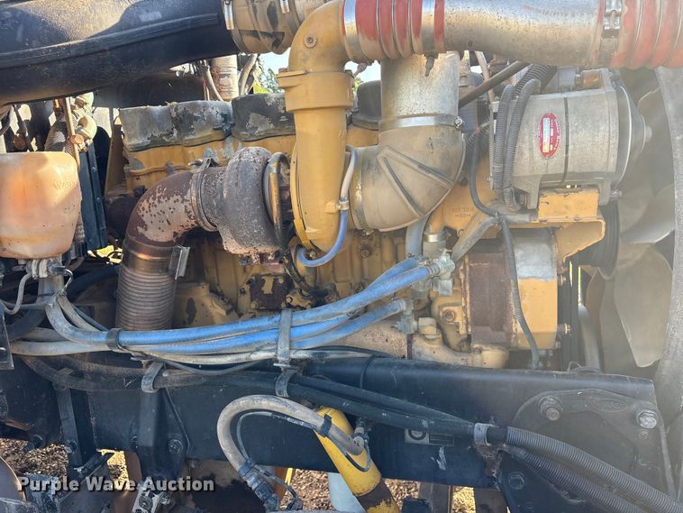 image for item ES8714 2002 Peterbilt 378 semi truck