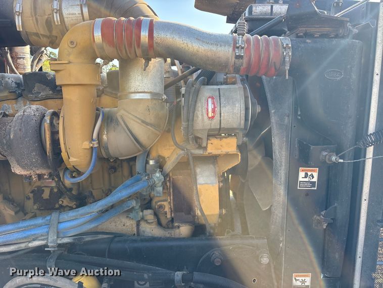 image for item ES8714 2002 Peterbilt 378 semi truck