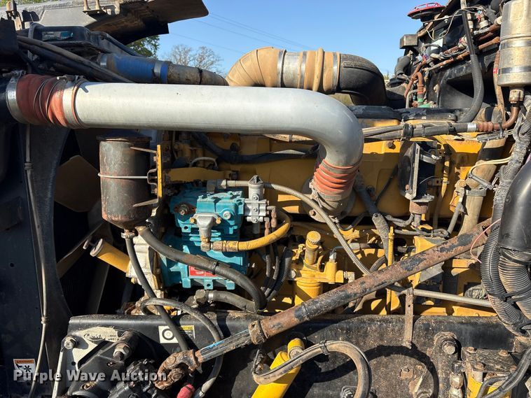 image for item ES8714 2002 Peterbilt 378 semi truck