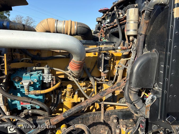 image for item ES8714 2002 Peterbilt 378 semi truck