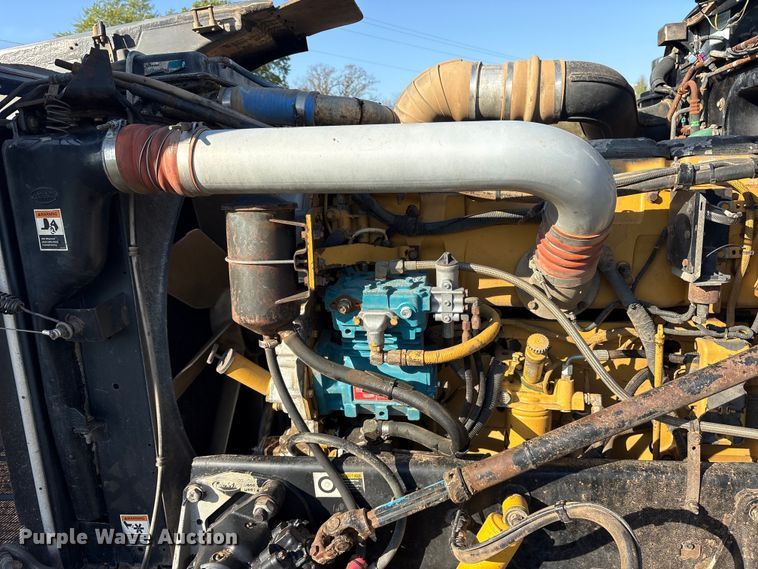 image for item ES8714 2002 Peterbilt 378 semi truck