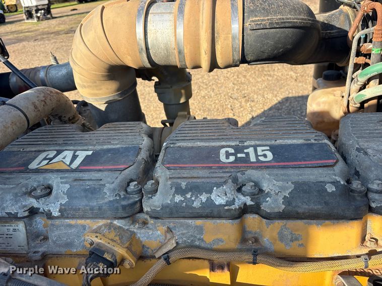 image for item ES8714 2002 Peterbilt 378 semi truck