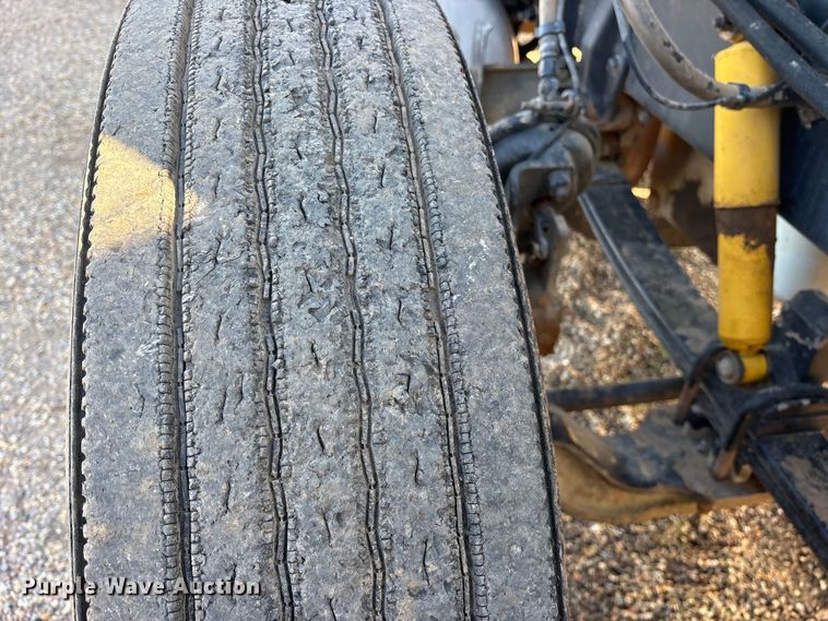 image for item ES8714 2002 Peterbilt 378 semi truck