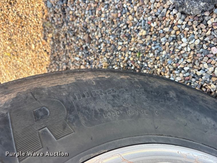 image for item ES8714 2002 Peterbilt 378 semi truck