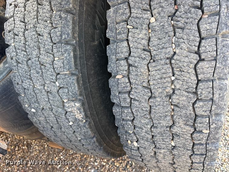 image for item ES8714 2002 Peterbilt 378 semi truck