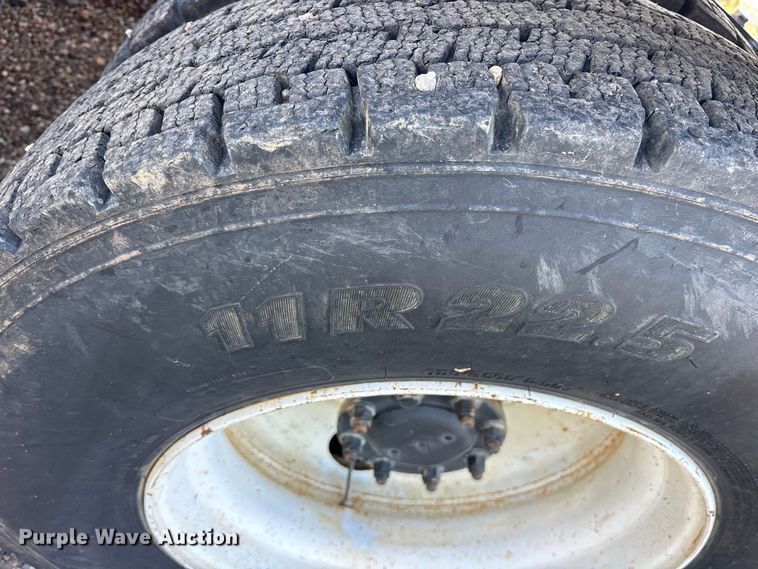 image for item ES8714 2002 Peterbilt 378 semi truck