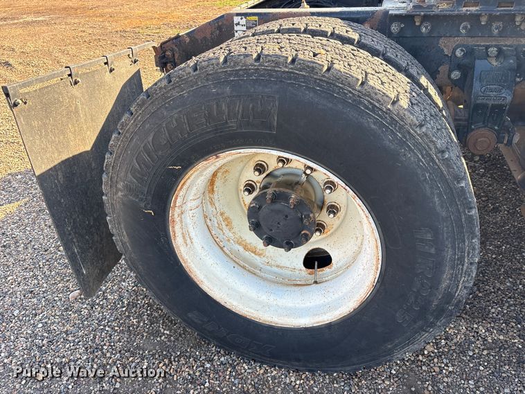 image for item ES8714 2002 Peterbilt 378 semi truck