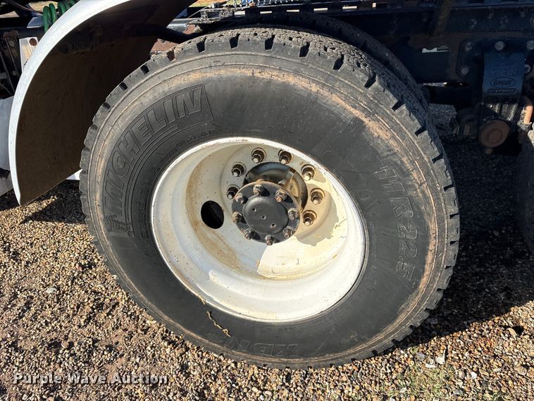 image for item ES8714 2002 Peterbilt 378 semi truck