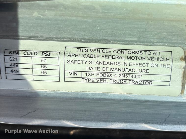image for item ES8714 2002 Peterbilt 378 semi truck