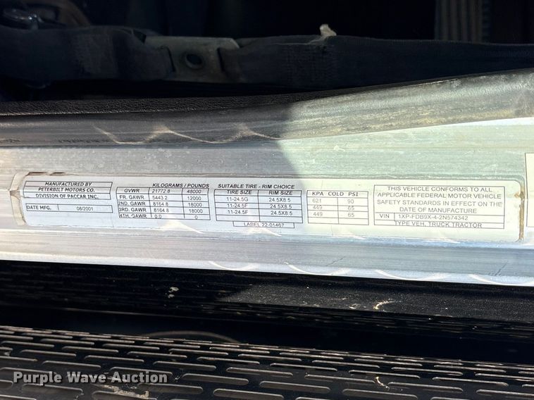 image for item ES8714 2002 Peterbilt 378 semi truck