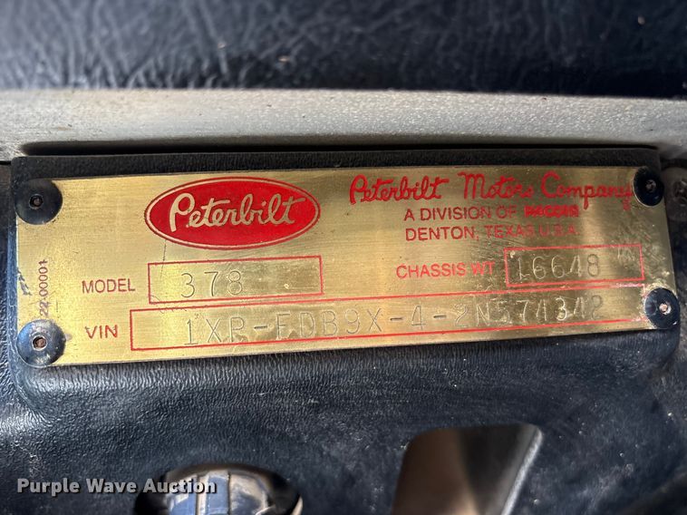 image for item ES8714 2002 Peterbilt 378 semi truck