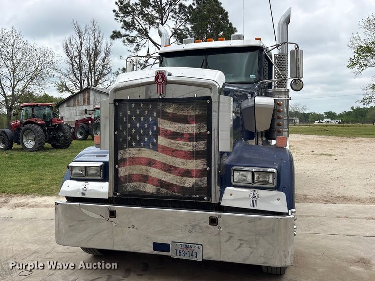 image for item ES8733 2009 Kenworth W900 semi truck
