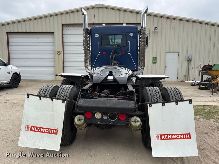image for item ES8733 2009 Kenworth W900 semi truck
