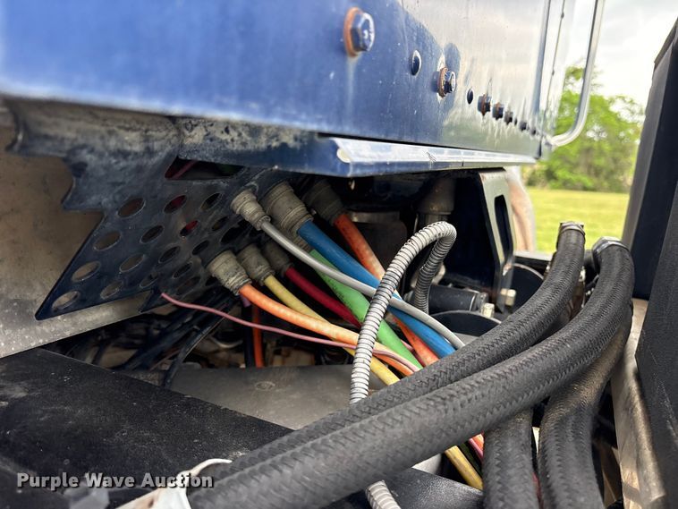 image for item ES8733 2009 Kenworth W900 semi truck