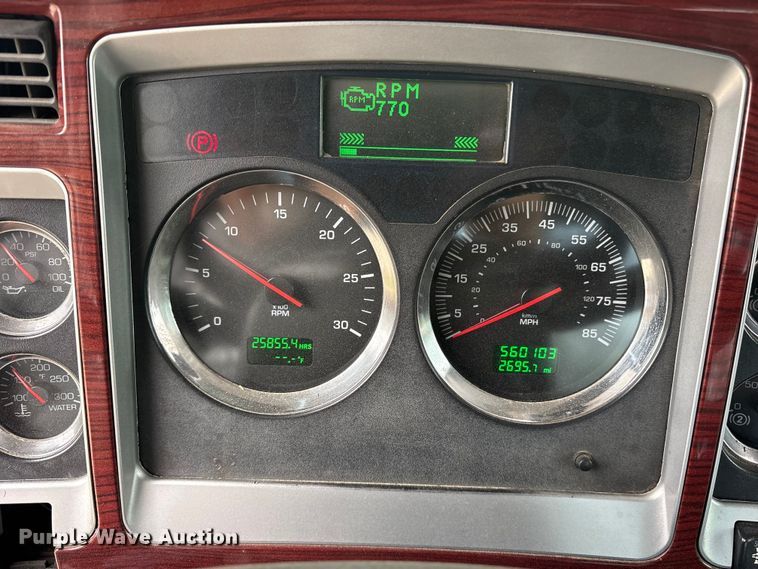 image for item ES8733 2009 Kenworth W900 semi truck