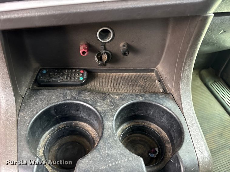 image for item ES8733 2009 Kenworth W900 semi truck