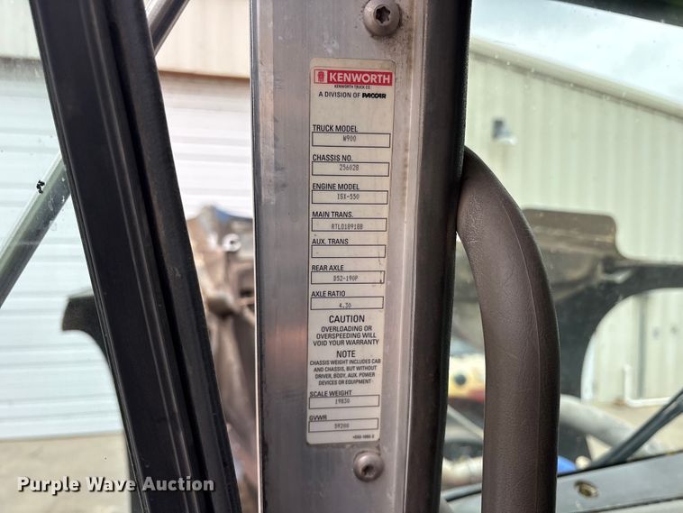 image for item ES8733 2009 Kenworth W900 semi truck