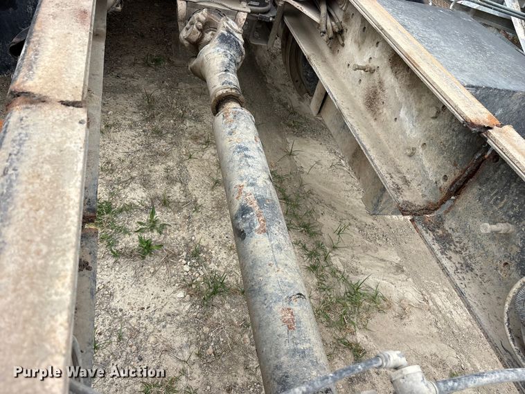 image for item ES8750 2001 Mack CH613 truck cab and chassis