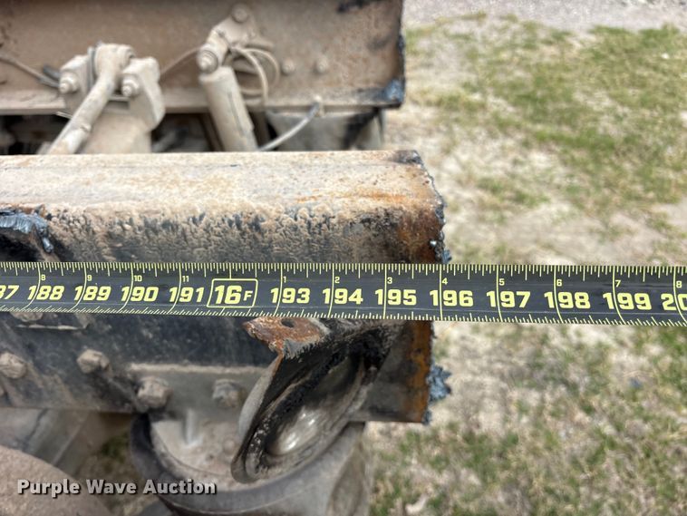 image for item ES8750 2001 Mack CH613 truck cab and chassis