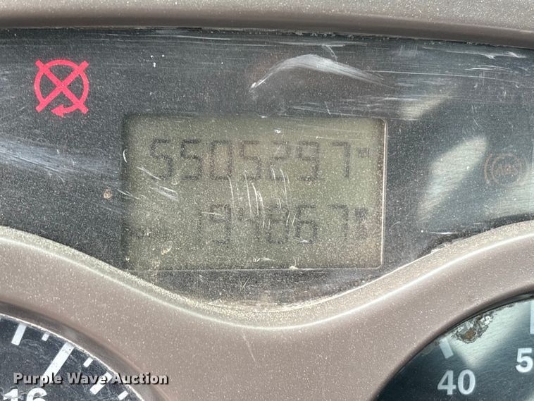 image for item ES8750 2001 Mack CH613 truck cab and chassis