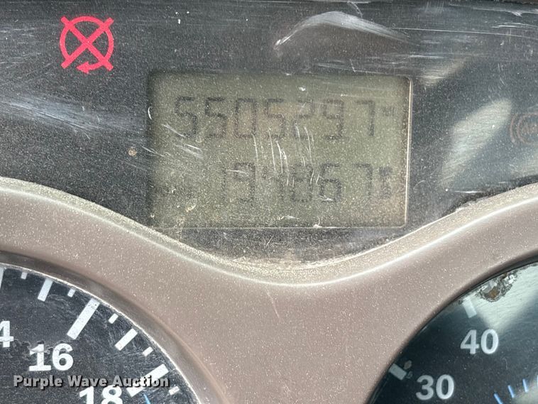 image for item ES8750 2001 Mack CH613 truck cab and chassis