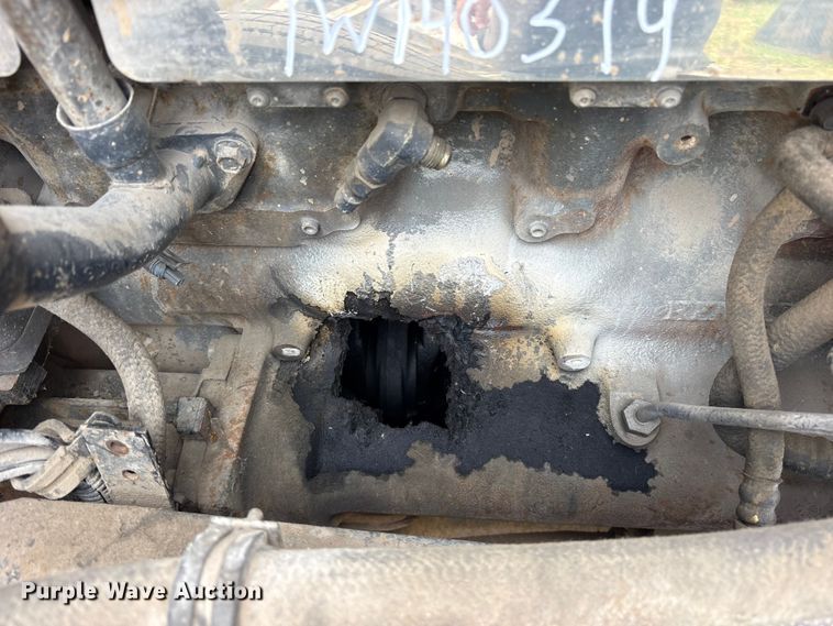 image for item ES8750 2001 Mack CH613 truck cab and chassis