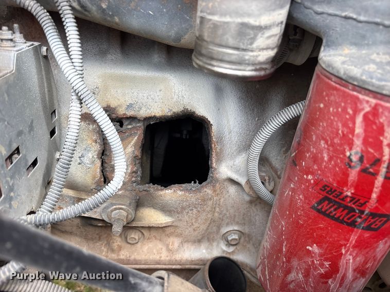 image for item ES8750 2001 Mack CH613 truck cab and chassis