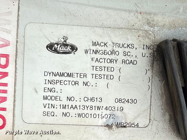 image for item ES8750 2001 Mack CH613 truck cab and chassis