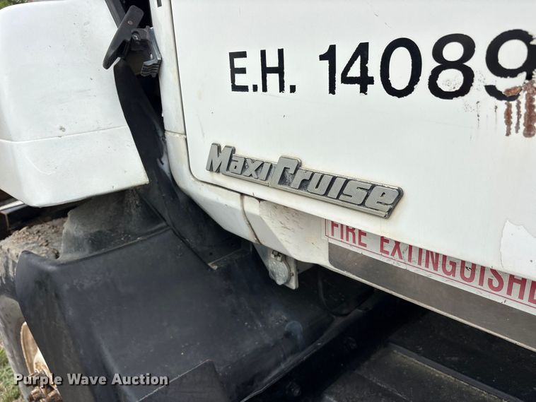 image for item ES8752 2001 Mack CH613 truck cab and chassis