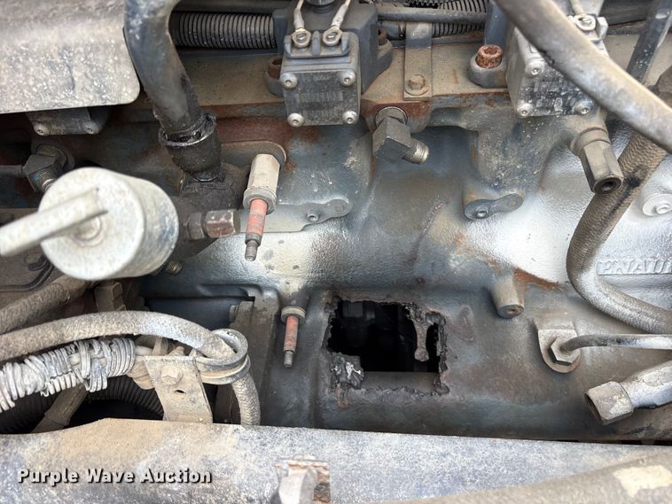 image for item ES8752 2001 Mack CH613 truck cab and chassis