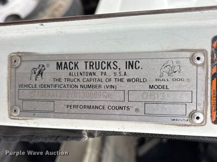 image for item ES8753 2000 Mack CH613 truck cab and chassis