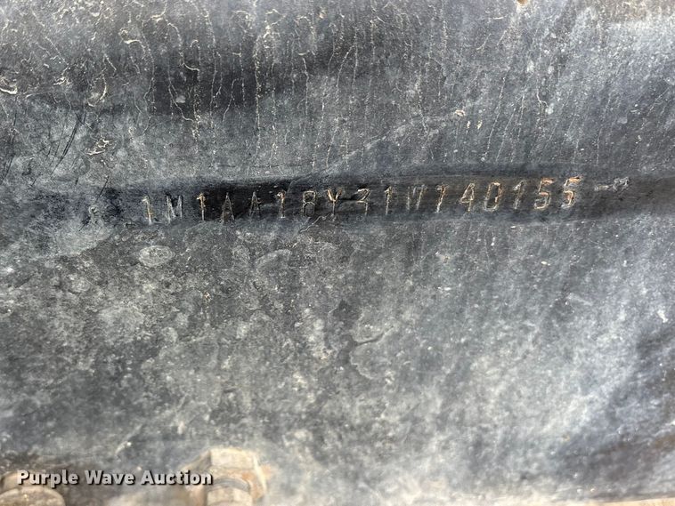 image for item ES8754 2001 Mack CH613 truck cab and chassis