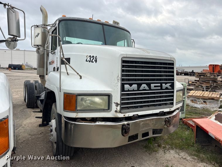 image for item ES8755 2001 Mack CH truck cab and chassis
