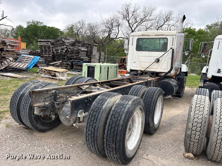 image for item ES8755 2001 Mack CH truck cab and chassis