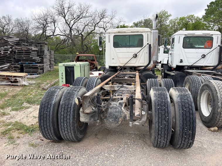 image for item ES8755 2001 Mack CH truck cab and chassis